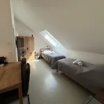 Ruhige Mit Guter Bahnanbindung Und Kuechennutzung شقة