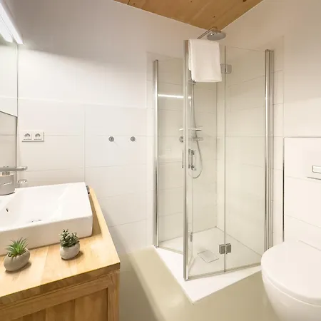 Ruhige Mit Guter Bahnanbindung Und Kuechennutzung * Rösrath