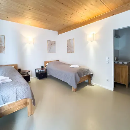 Apartment Ruhige Mit Guter Bahnanbindung Und Kuechennutzung
