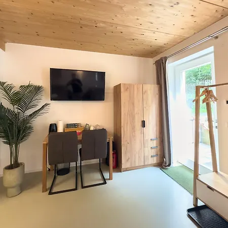 Ruhige Mit Guter Bahnanbindung Und Kuechennutzung Rösrath