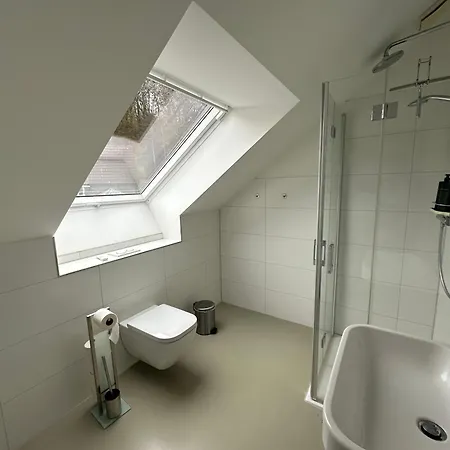 Apartment Ruhige Mit Guter Bahnanbindung Und Kuechennutzung *