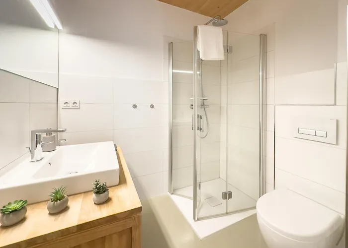 Ruhige Mit Guter Bahnanbindung Und Kuechennutzung * 로스라스