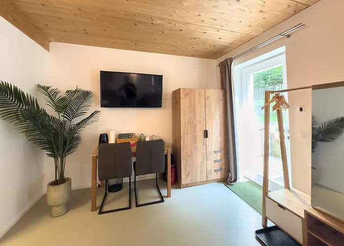 Ruhige Mit Guter Bahnanbindung Und Kuechennutzung 로스라스