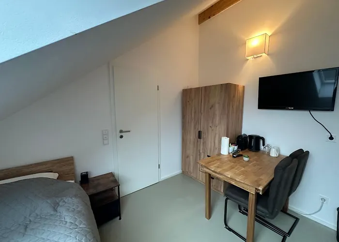 Ruhige Mit Guter Bahnanbindung Und Kuechennutzung