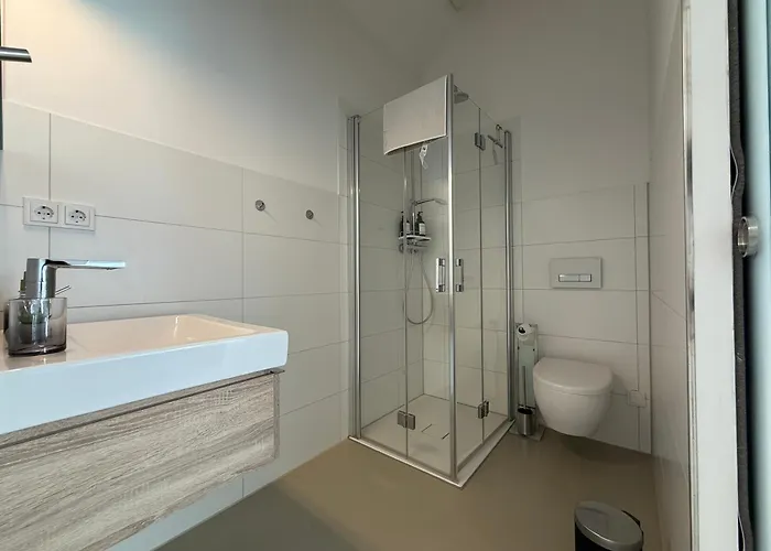 Ruhige Mit Guter Bahnanbindung Und Kuechennutzung